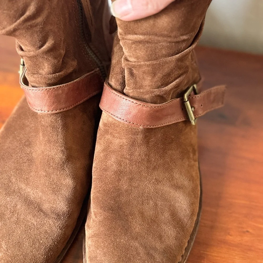 Trask Naomi suede brown leather ankle boots, buckles, & vibram soles sz 9.5